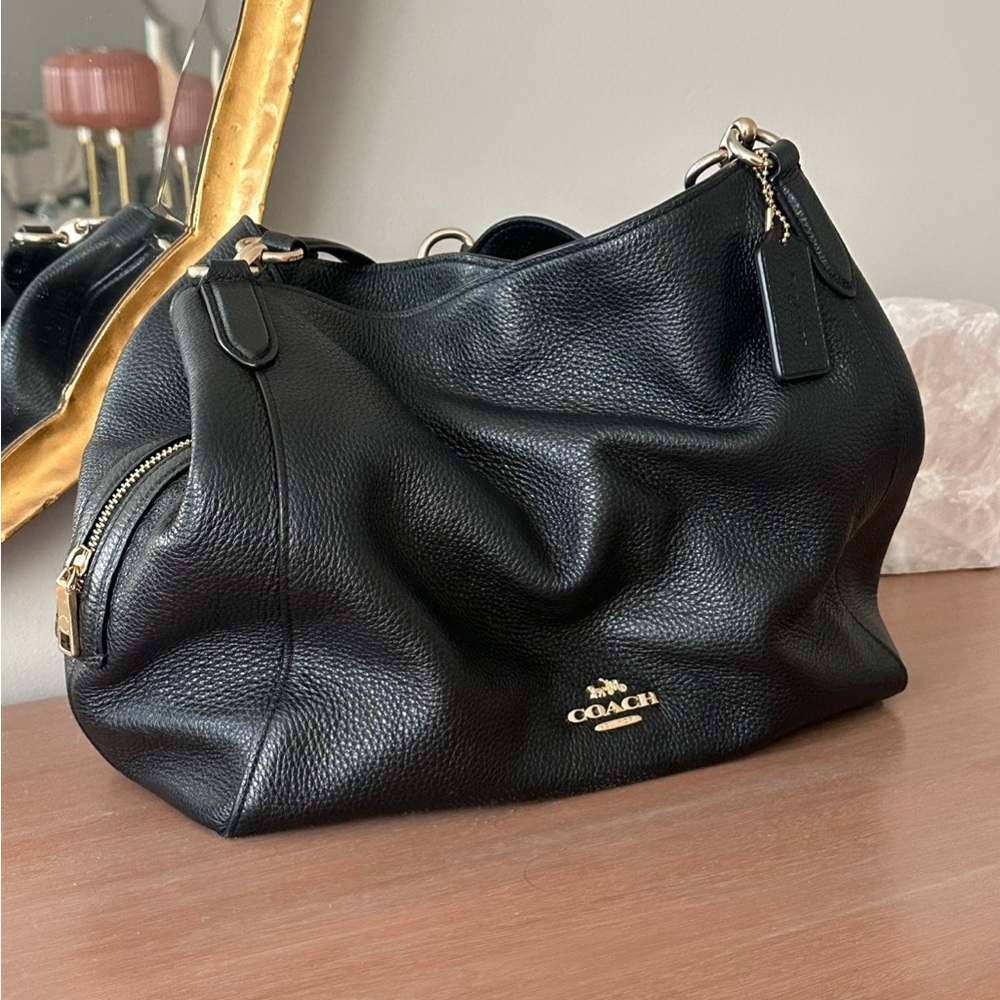 Beautiful, classy black leather Coach bag 🖤